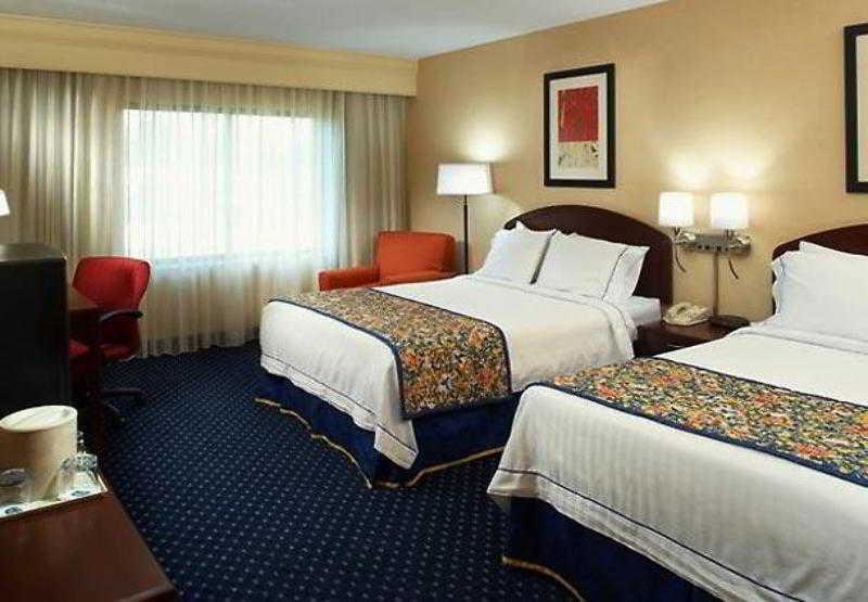 Courtyard By Marriott Cleveland Willoughby Hotell Exteriör bild