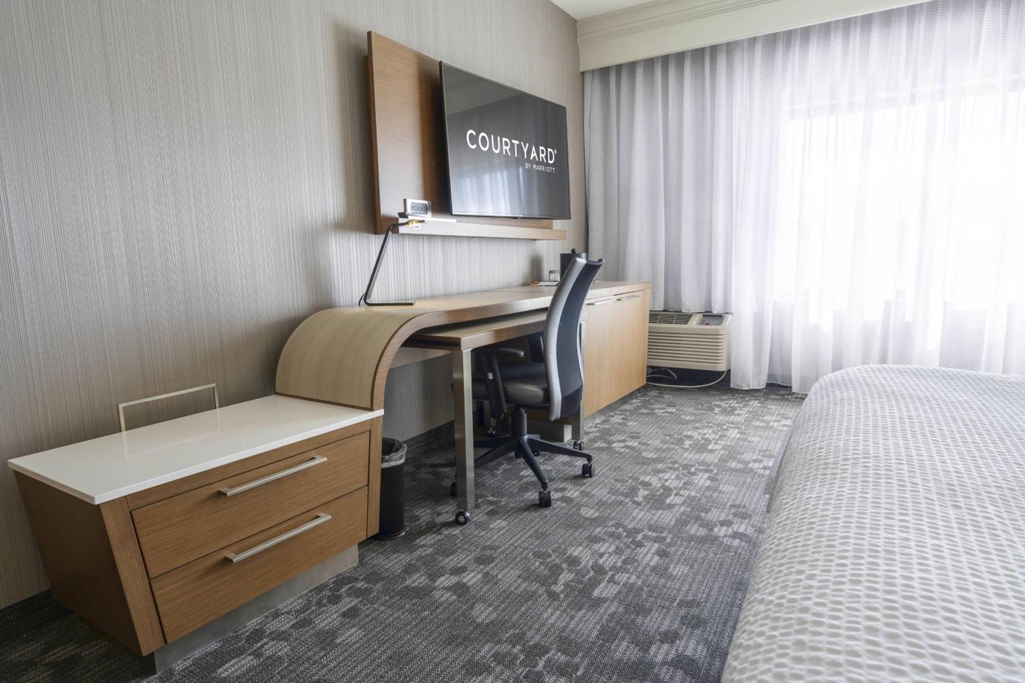 Courtyard By Marriott Cleveland Willoughby Hotell Exteriör bild