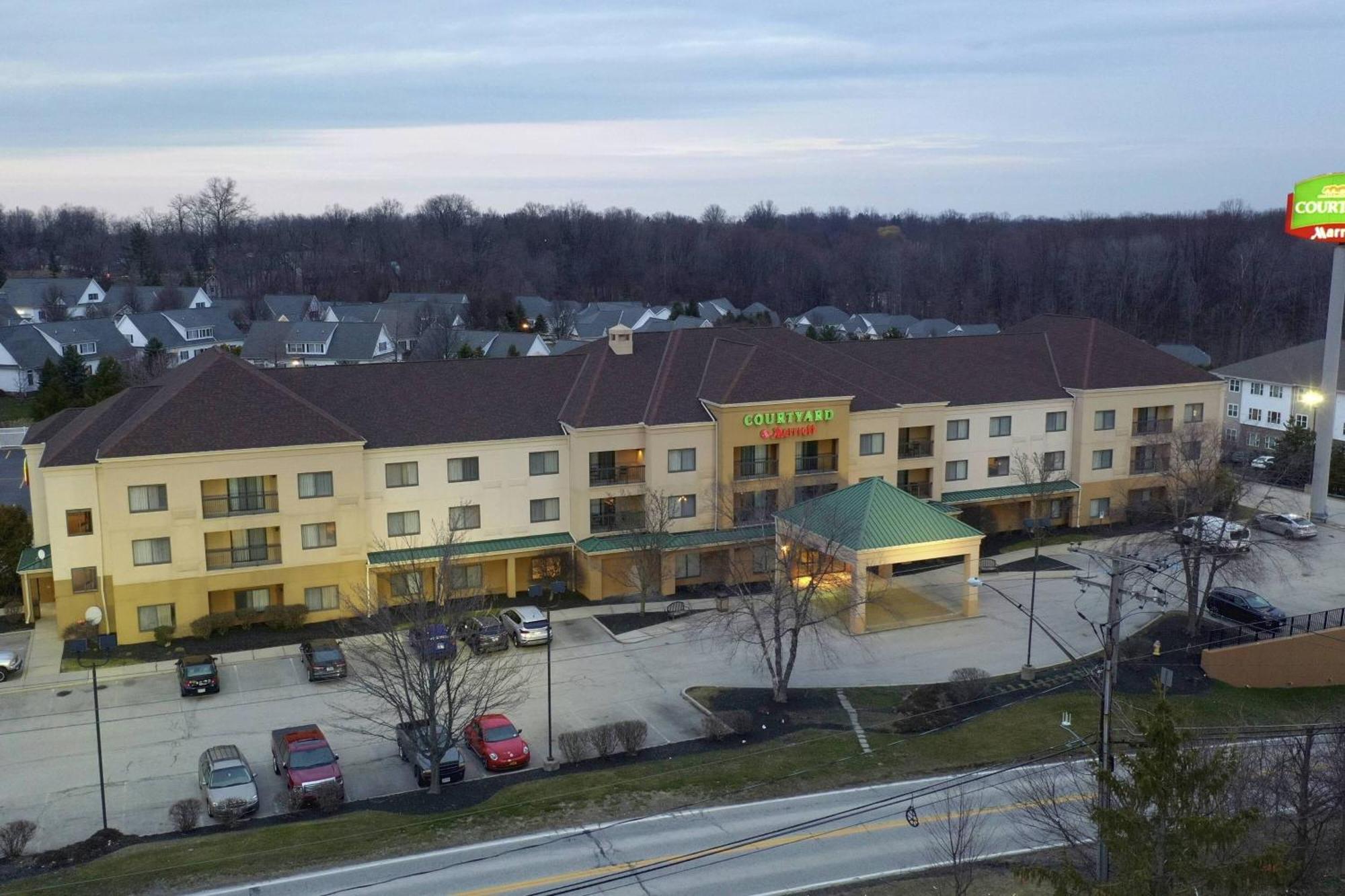 Courtyard By Marriott Cleveland Willoughby Hotell Exteriör bild